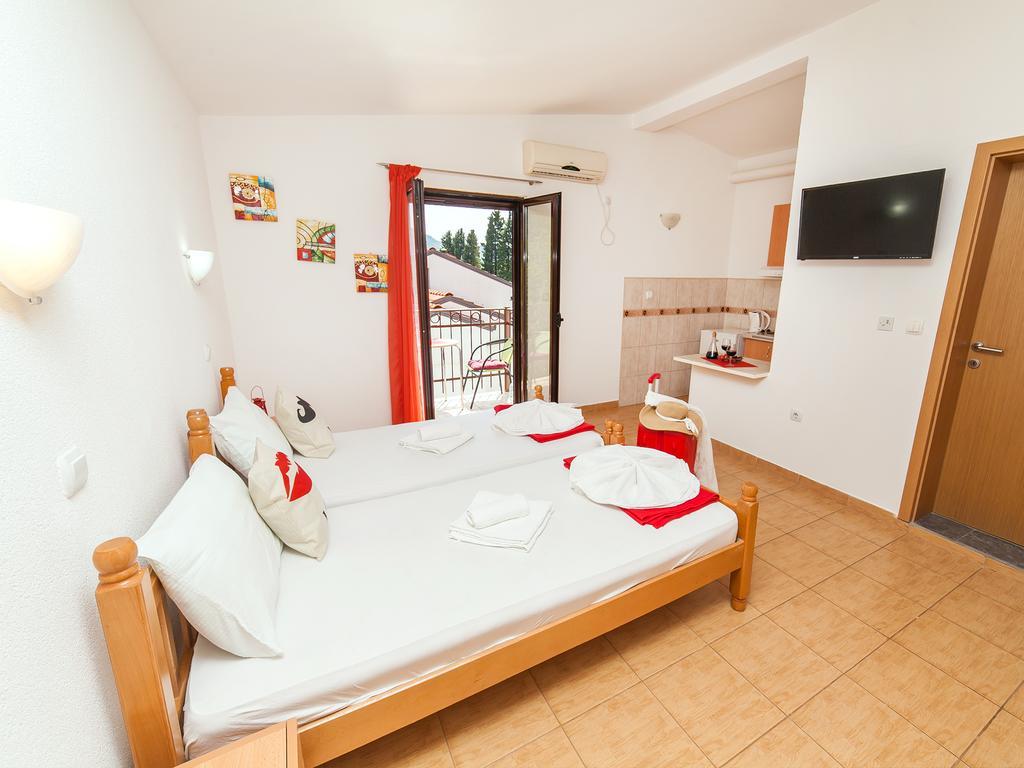 Apartments Viktorija Petrovac Pokoj fotografie
